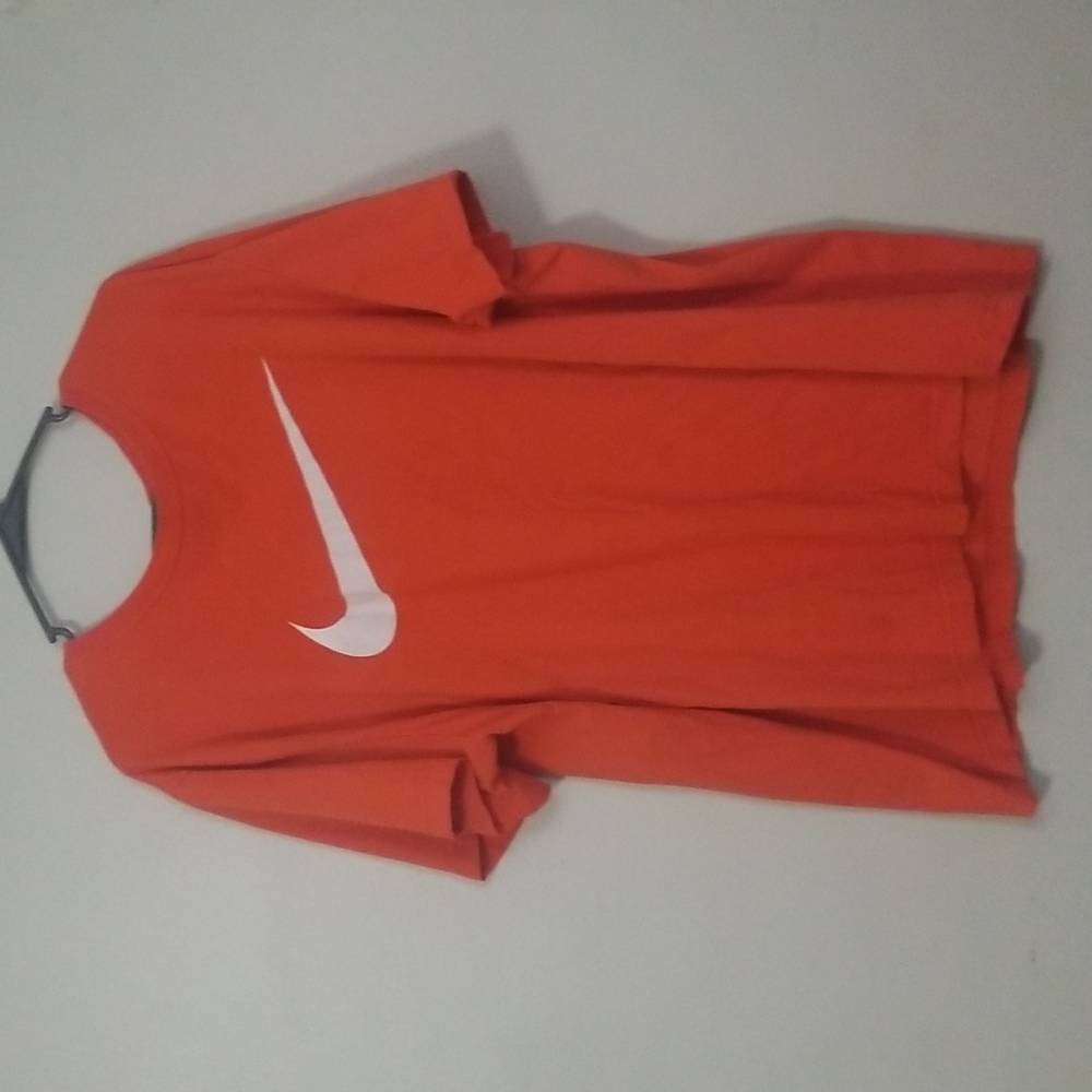 Mens nike tee